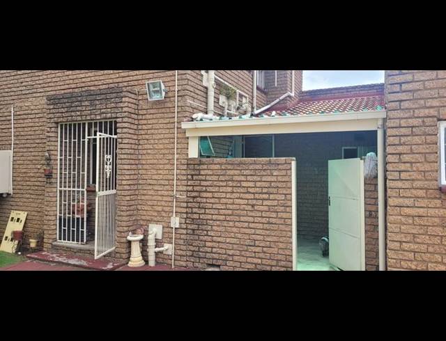 3 BEDROOM TOWNHOUSE FOR SALE IN MAYBERRY PARK